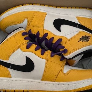 Air Jordan’ 1 Mid Se (GS)